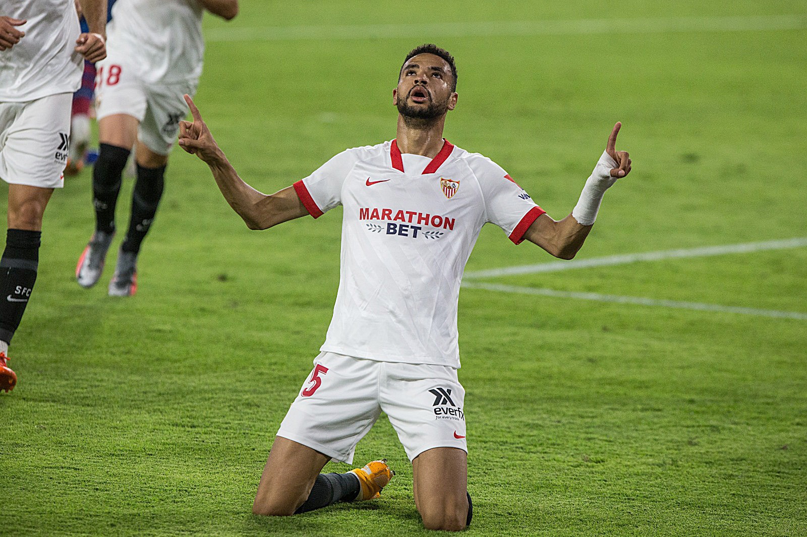 En-Nesyri celebrates the winner against Levante UD
