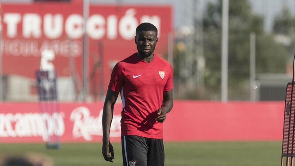Amadou, en un entrenamiento con el Sevilla FC
