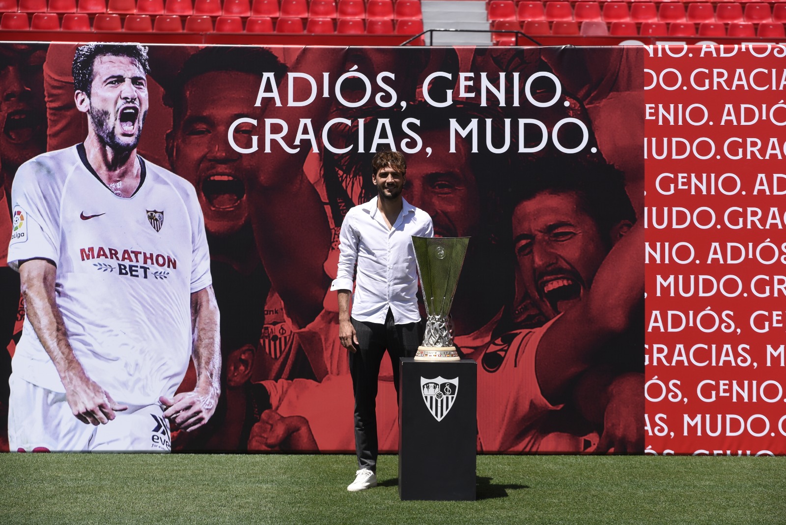 Imagen del Mudo Vázquez en su despedida del Sevilla FC