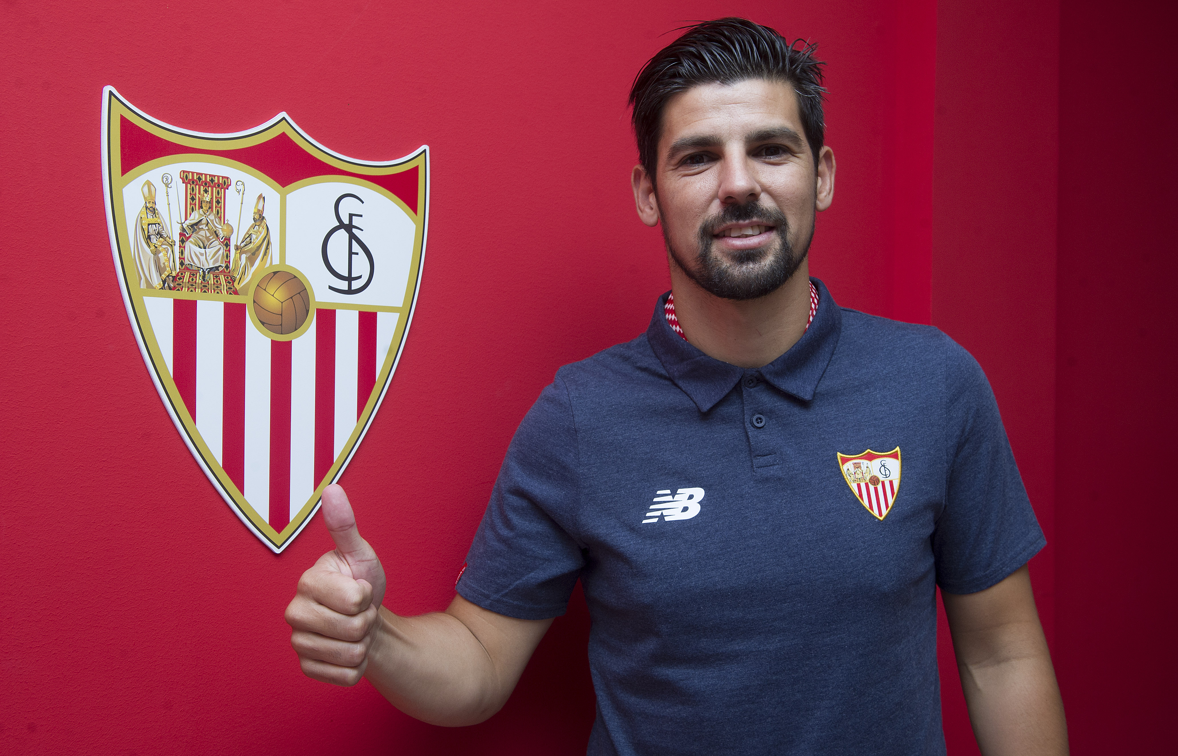 Nolito after signing his contract 