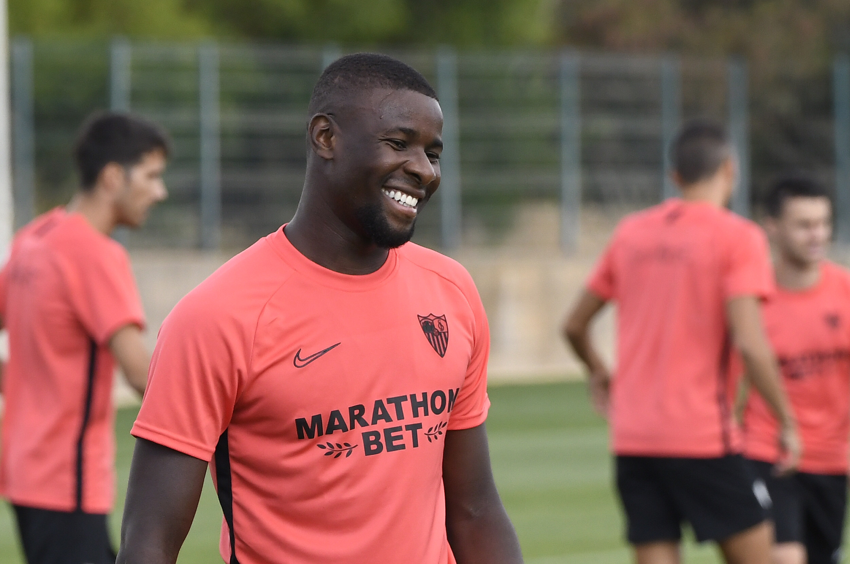 Amadou, en un entrenamiento con el Sevilla FC