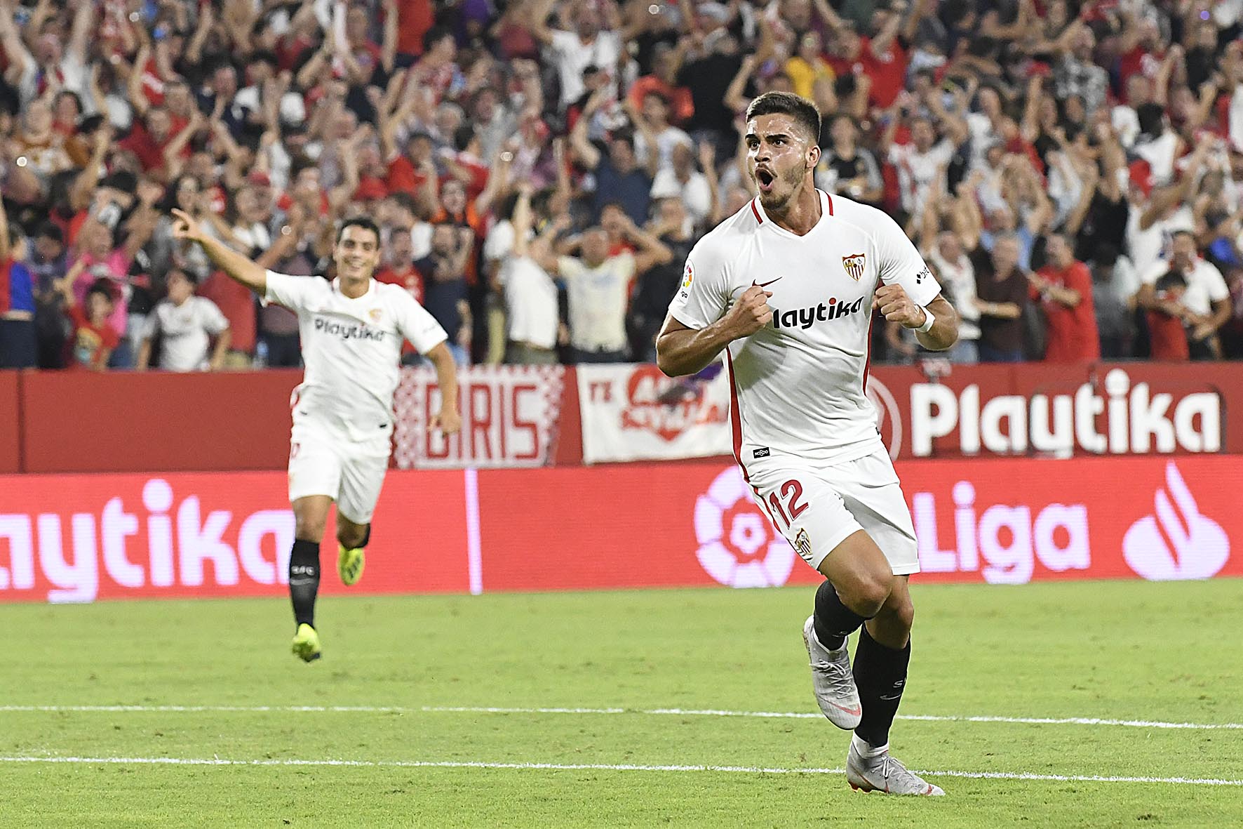 André Silva celebra su gol ante el Real Madrid
