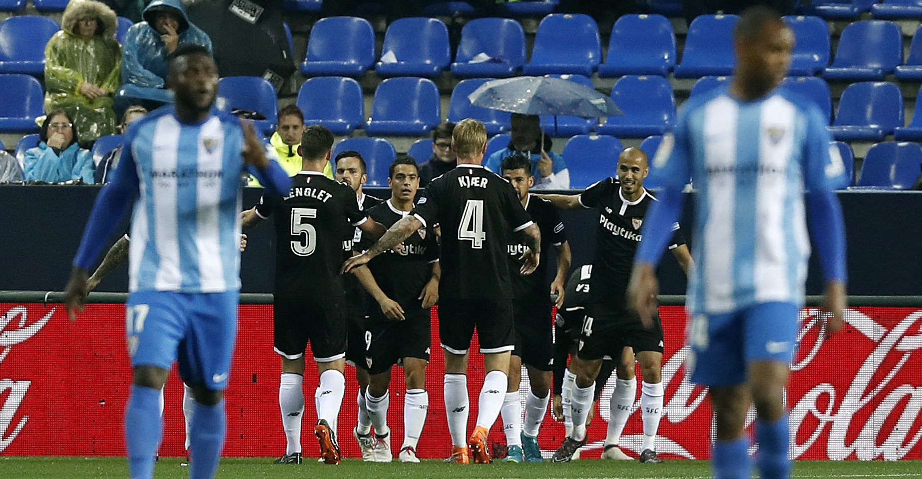 Ben Yedder celebra el gol de Correa en Málaga