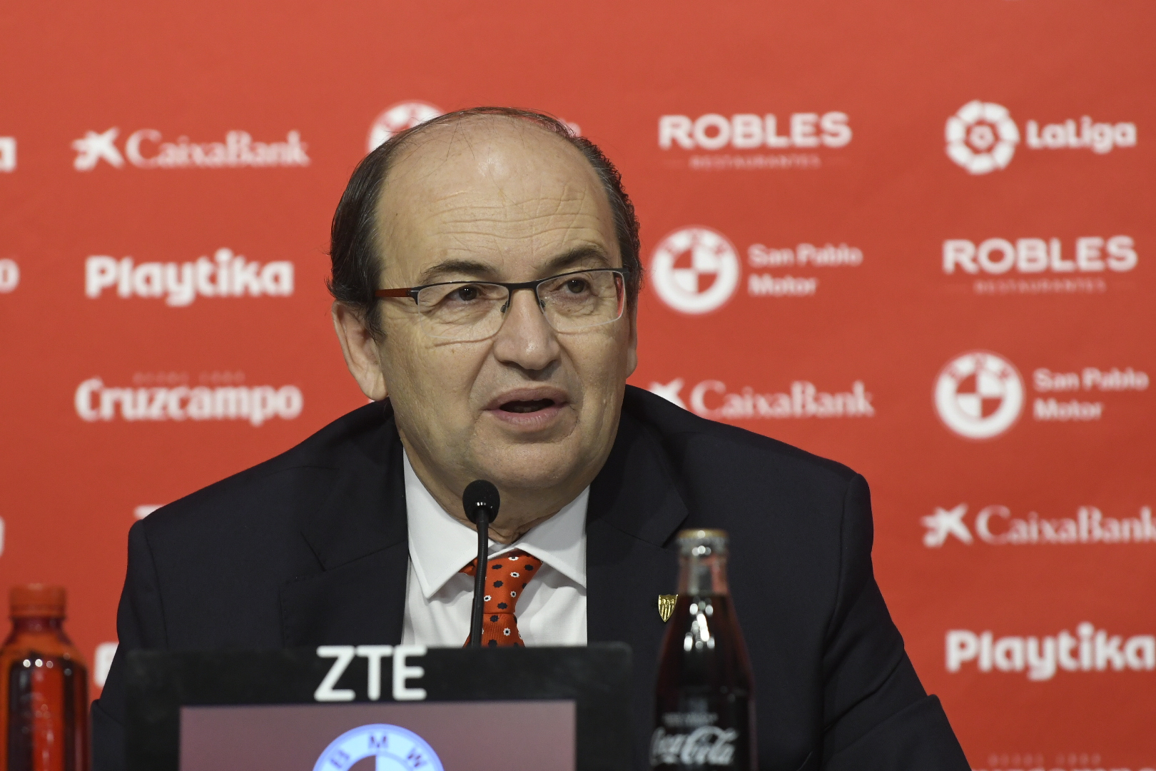 El presidente del Sevilla FC, José Castro, atiende a los medios