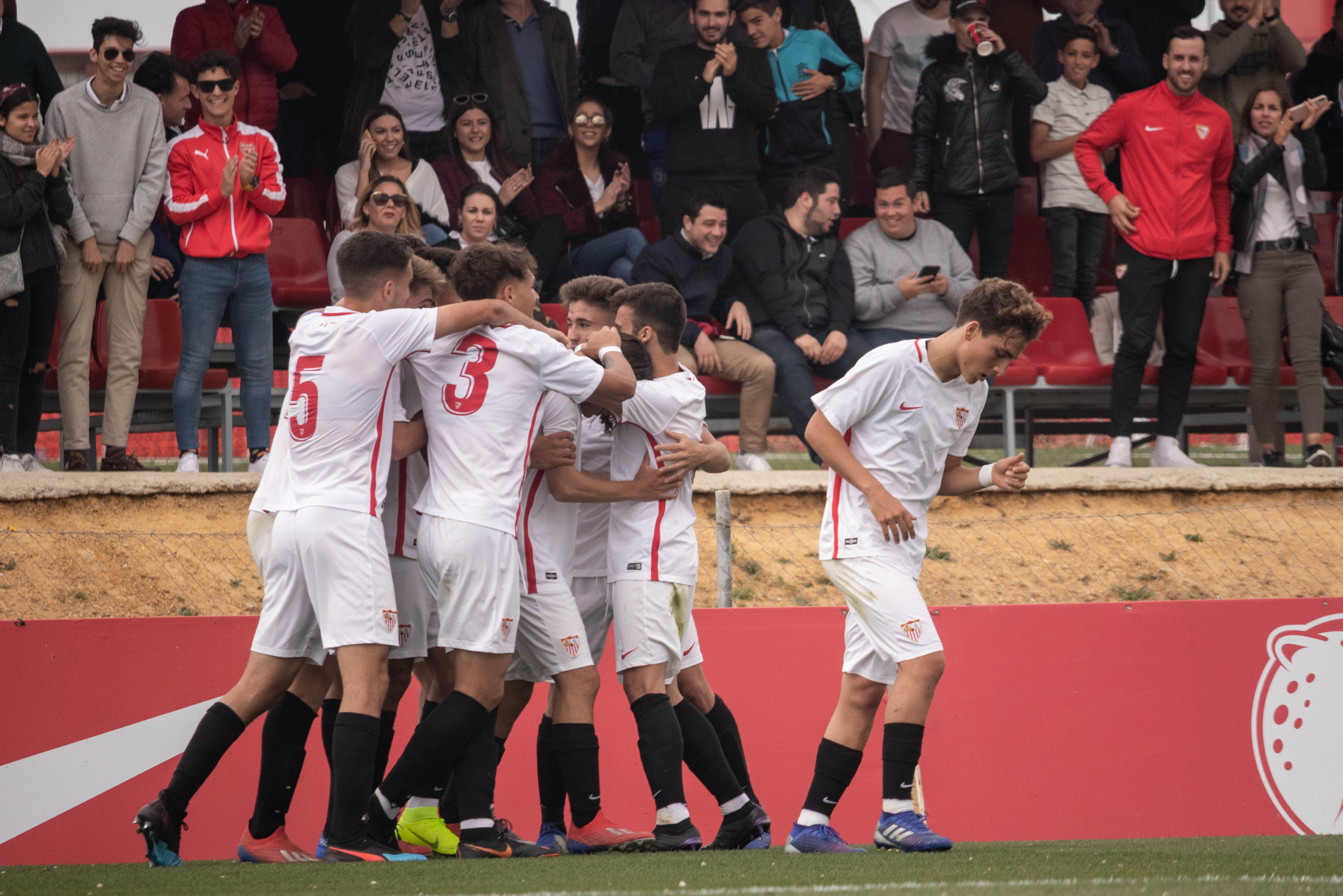 Celebración de gol Sevilla FC Juvenil A