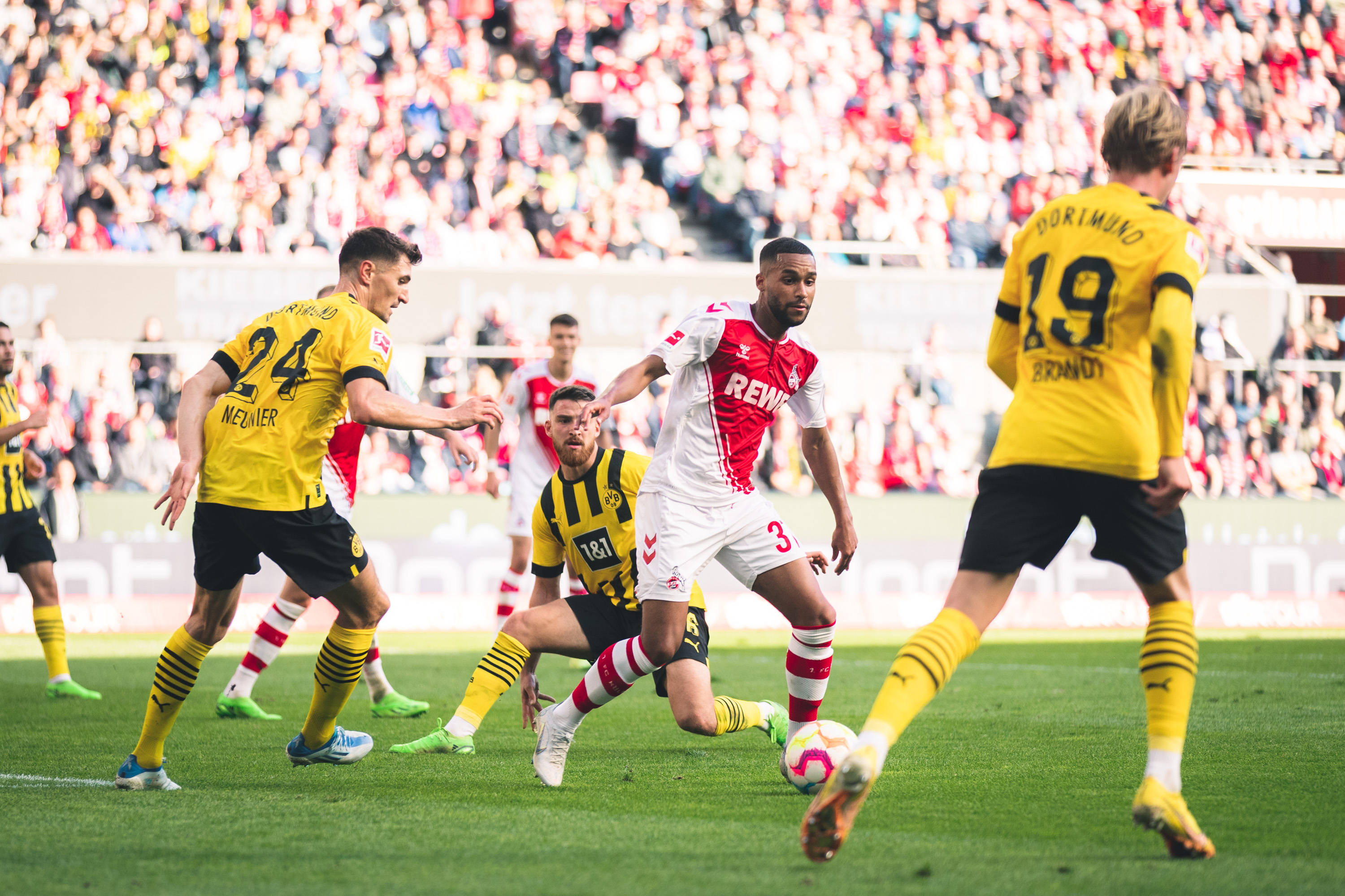 Partido de la Bundesliga entre el Colonia y el Dortmund