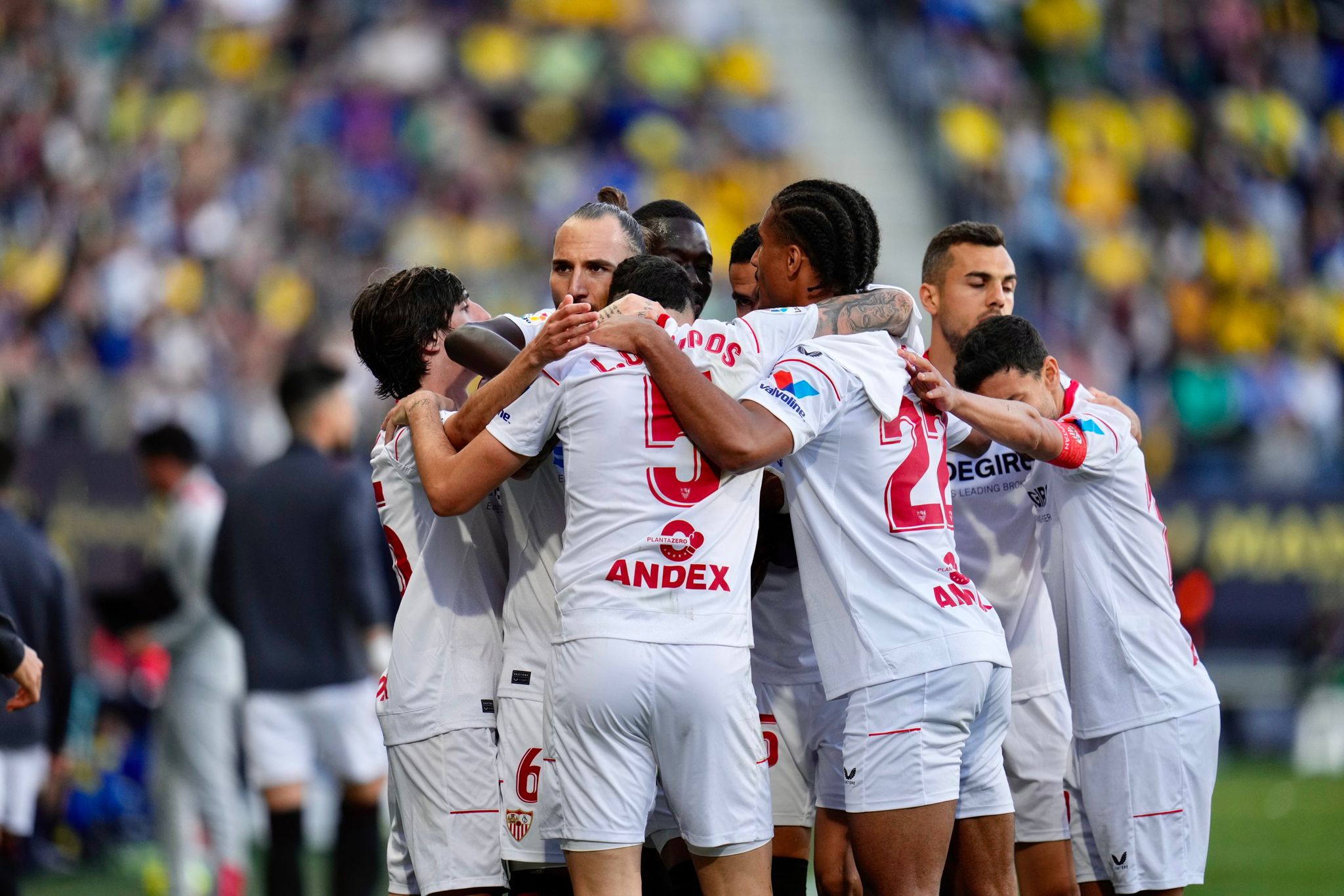 El Sevilla FC celebra su victoria en Cádiz