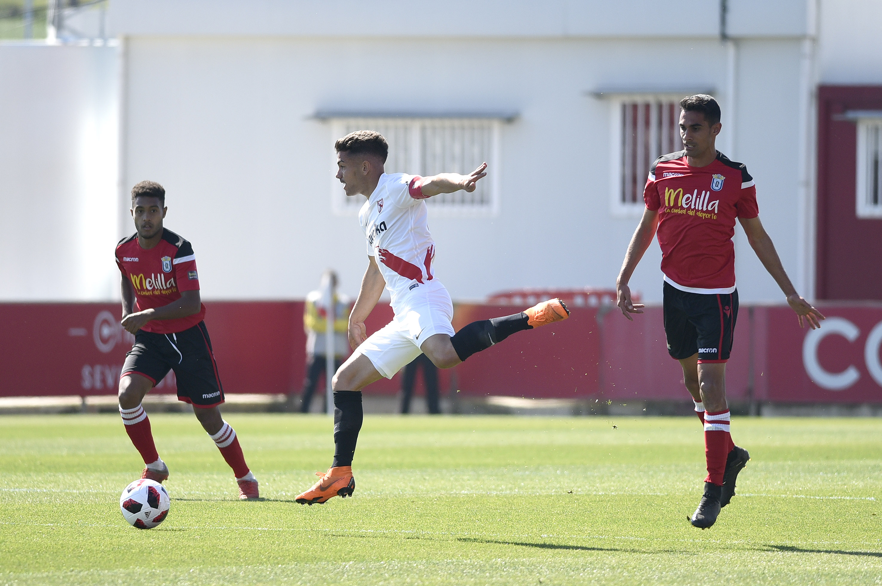 Curro Sánchez del Sevilla Atlético ante el Melilla