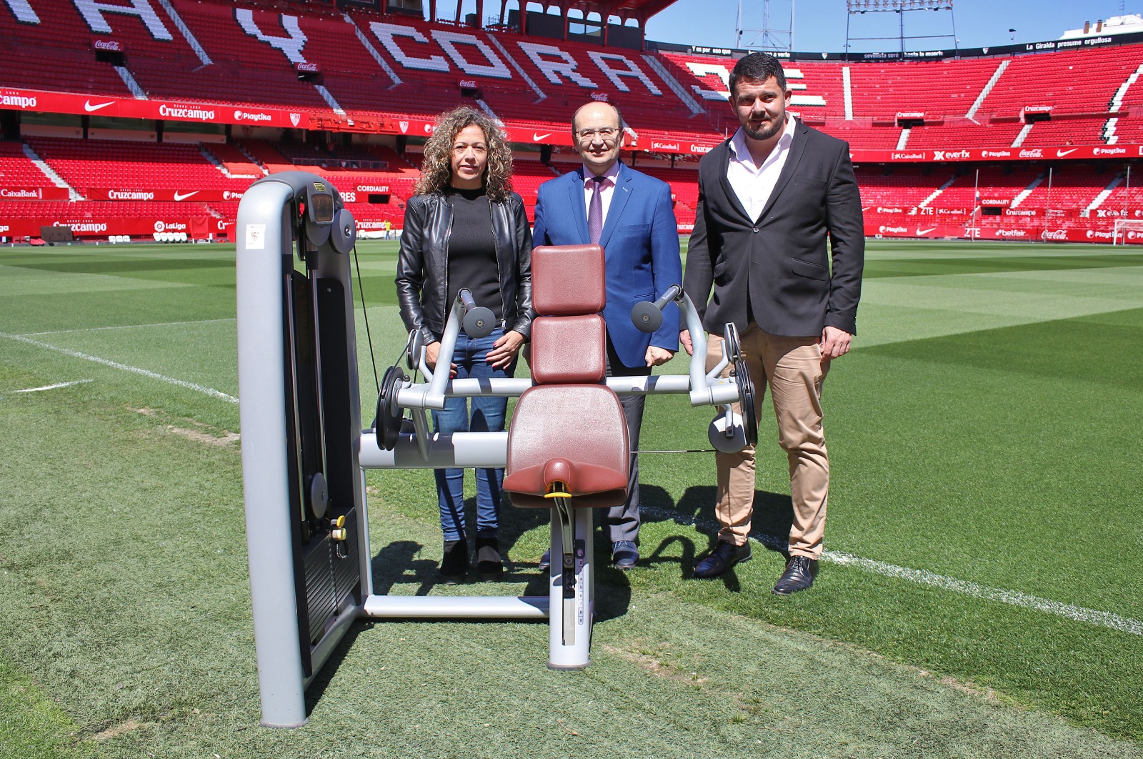 El Sevilla FC entrega máquinas de fitness a El Rubio