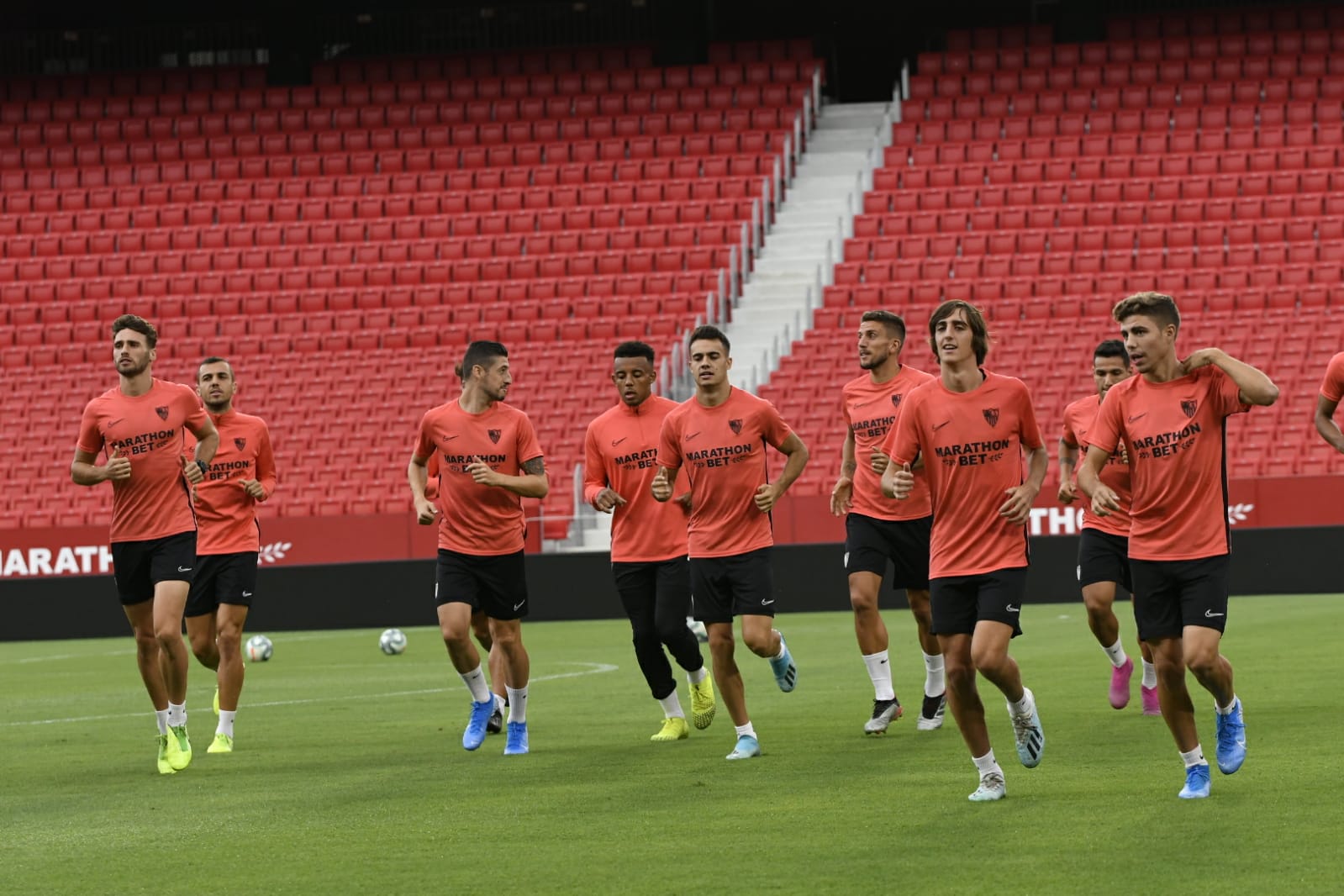 El Sevilla FC entrena en el Sánchez Pizjuán antes del partido ante el Real Madrid