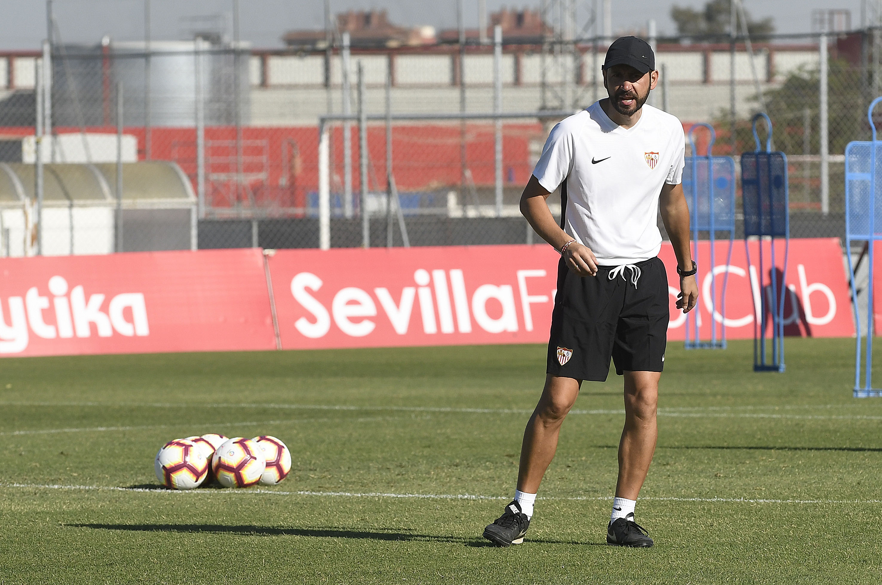 Pablo Machín en un entrenamiento del Sevilla FC