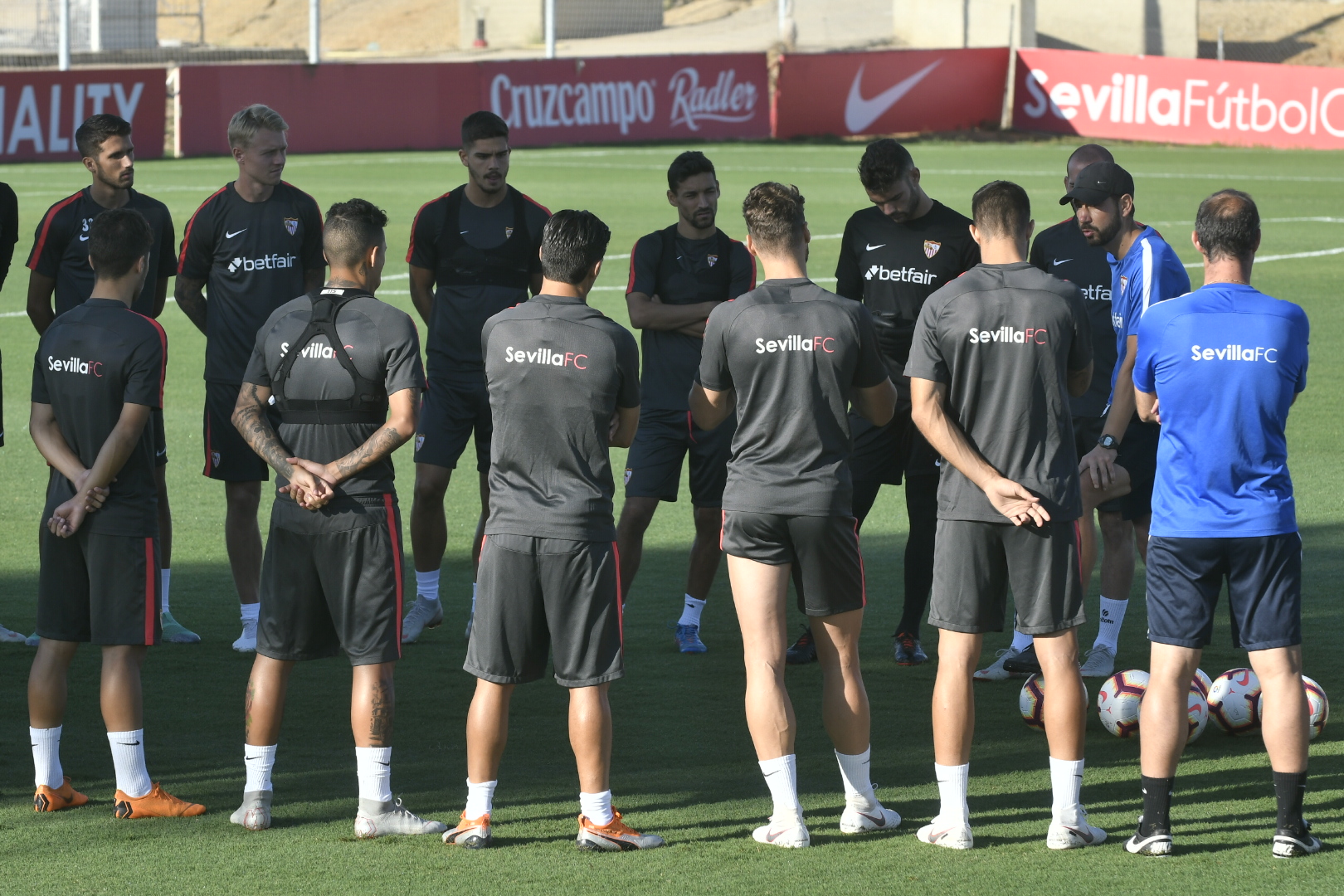 Pablo Machín leads his players in training