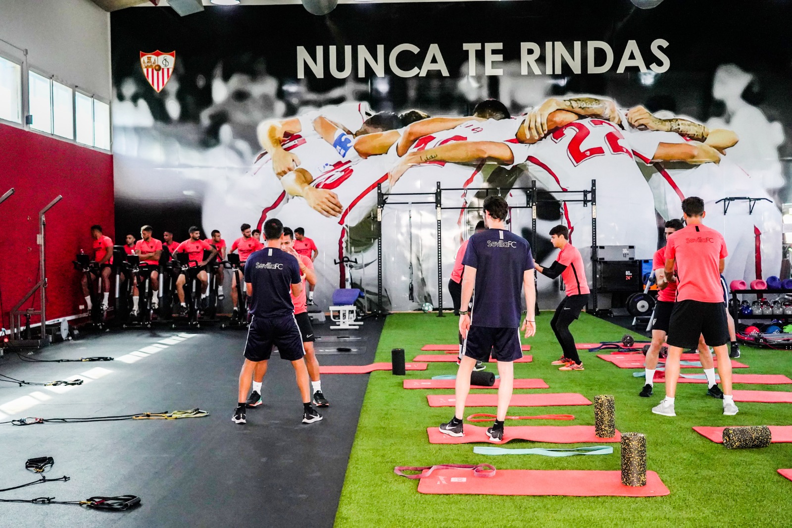 Sesión de trabajo del Sevilla FC en el gimnasio
