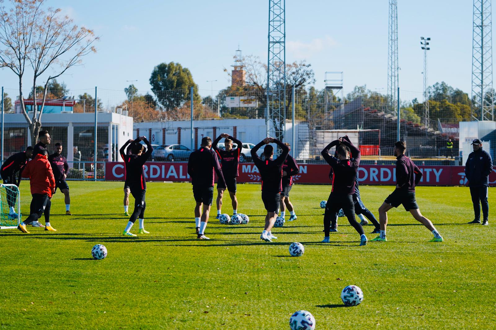 El Sevilla FC entrena en la Ciudad Deportiva 