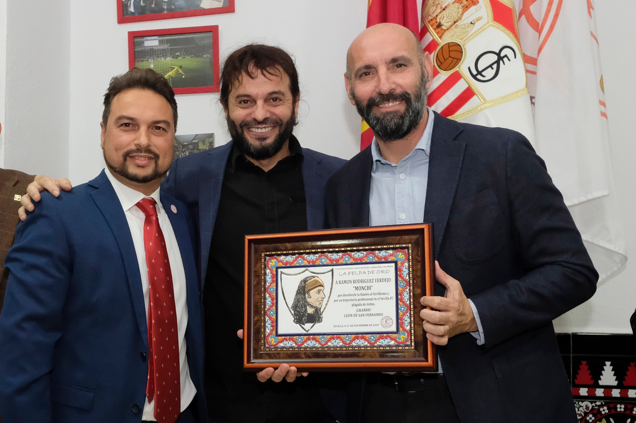 Monchi recibe la III Felpa de Oro en la PS El Arrebato