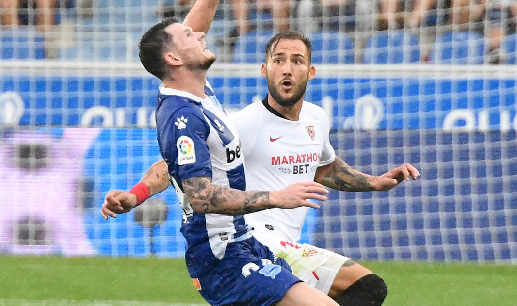 Gudelj against Deportivo Alavés