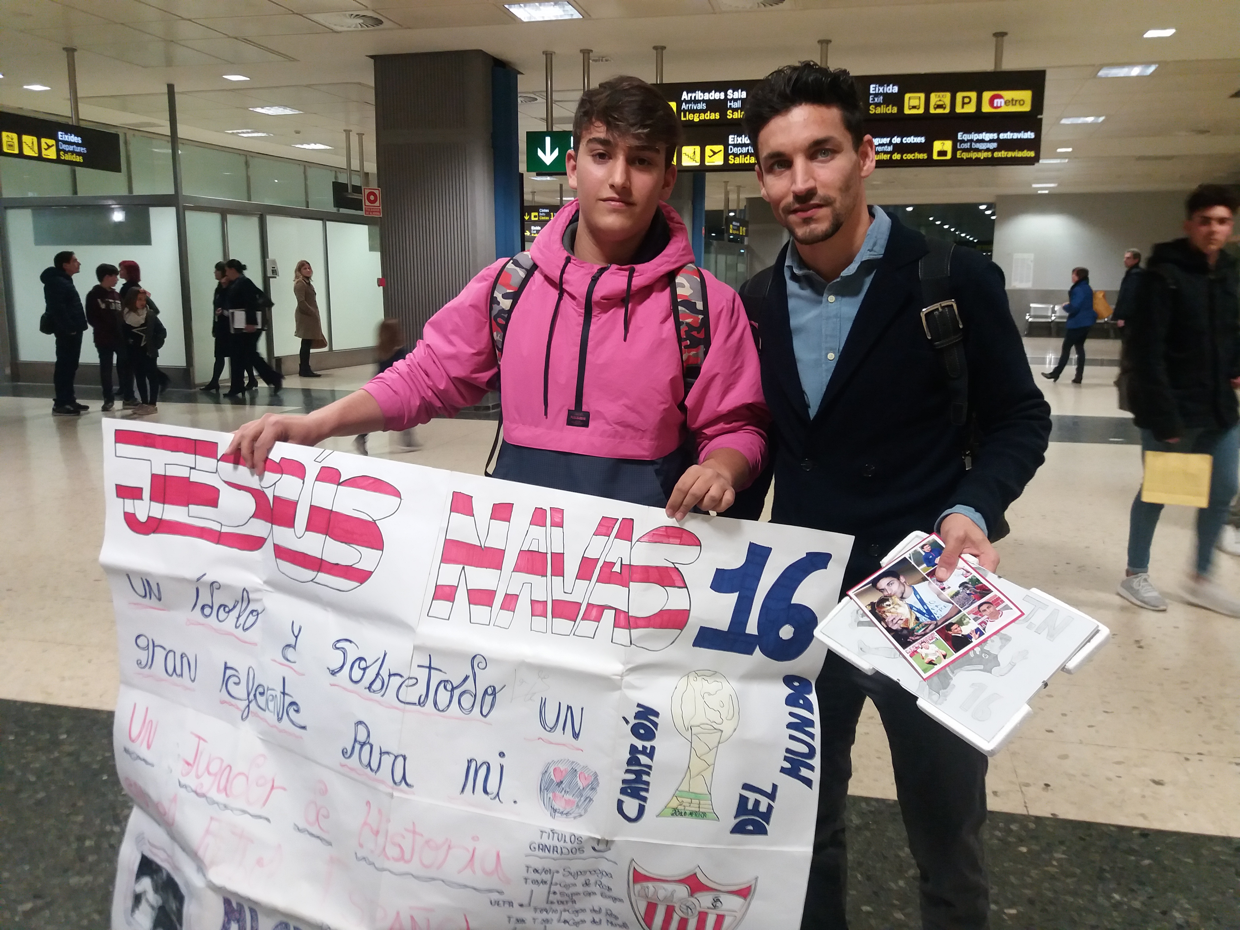 Jesús Navas, a su llegada al aeropuerto de Valencia en la previa del encuentro ante el Villarreal