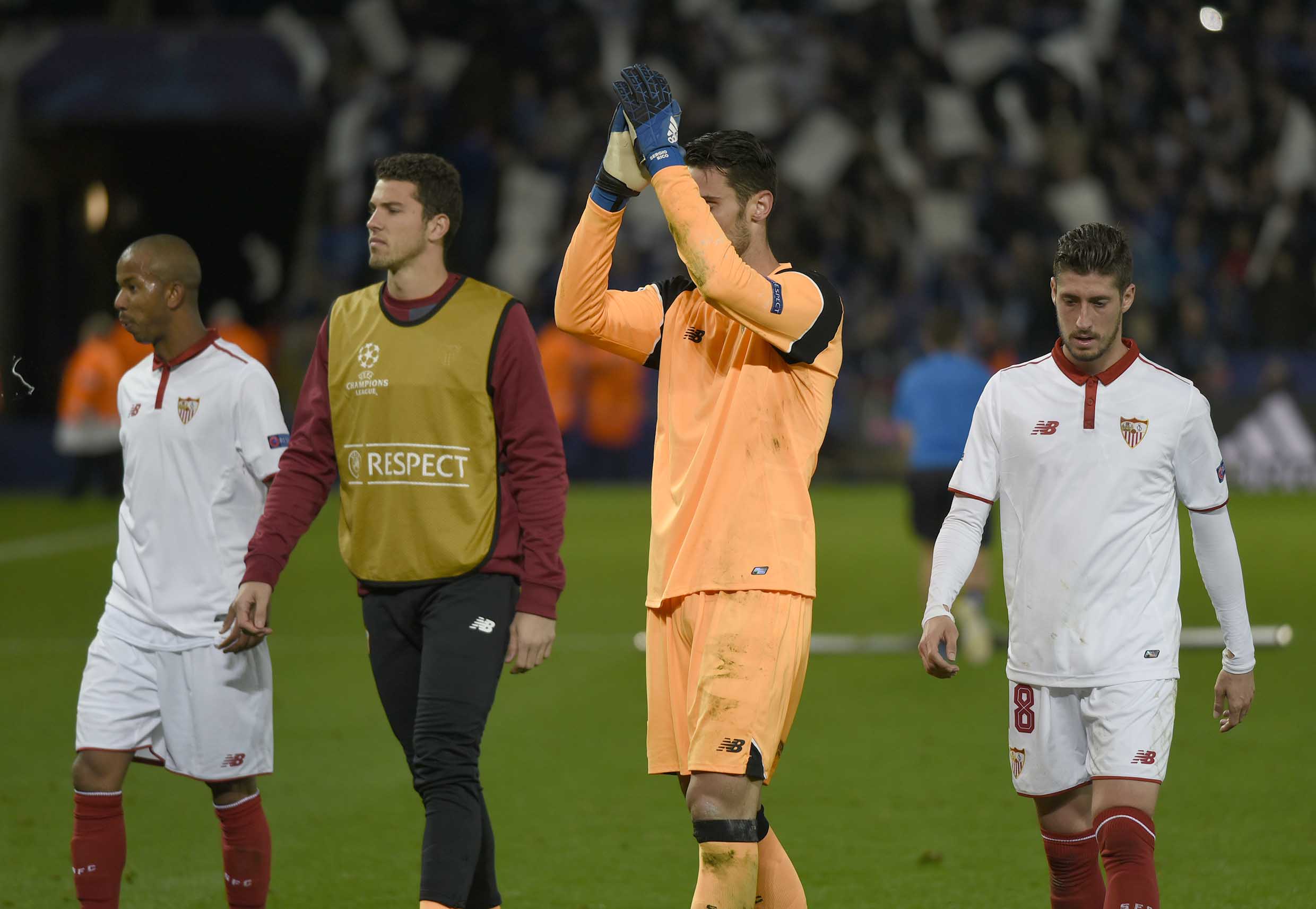 Decepción tras la eliminación del Sevilla FC en Leicester
