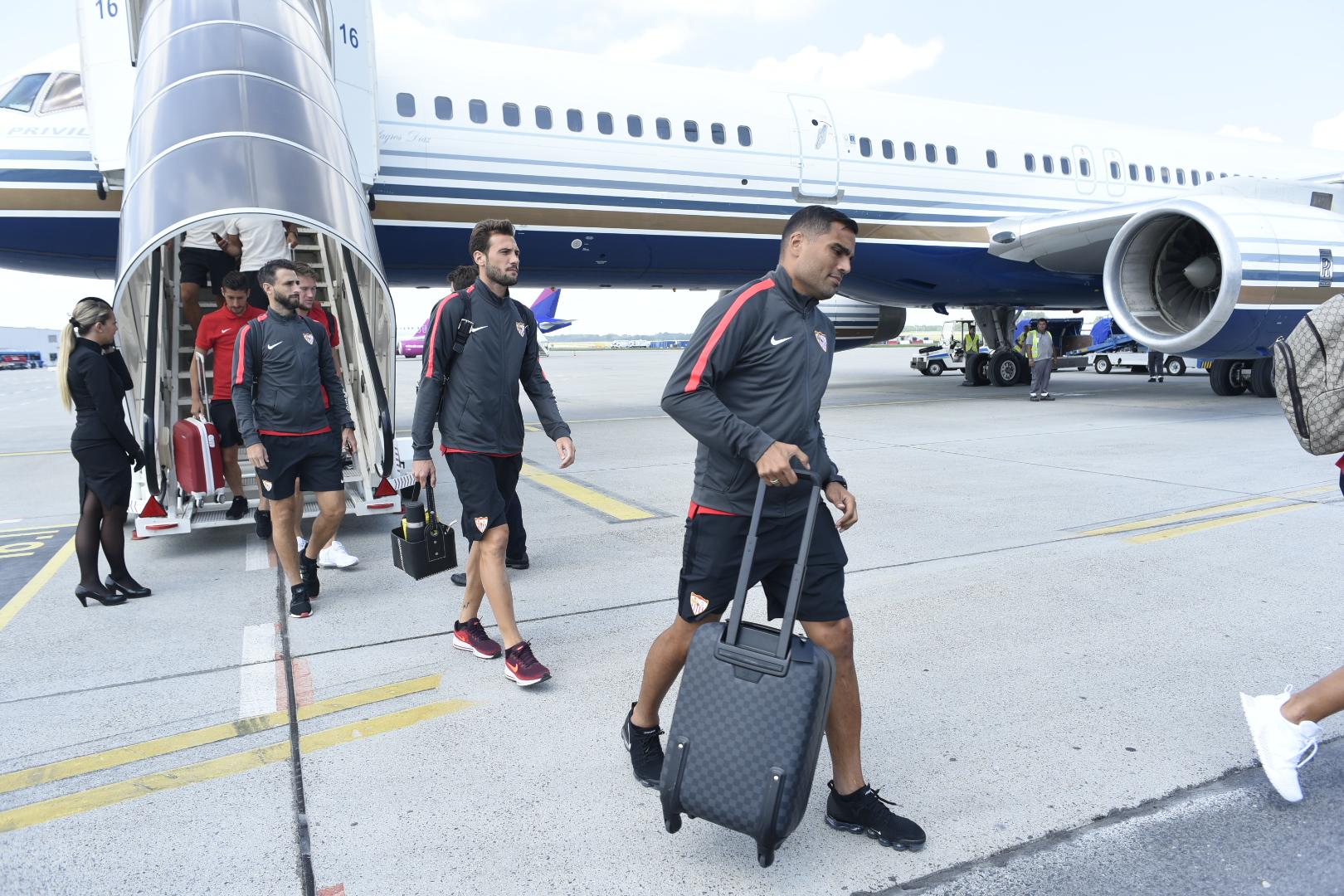 Llegada del Sevilla FC al Aeropuerto de Budapest