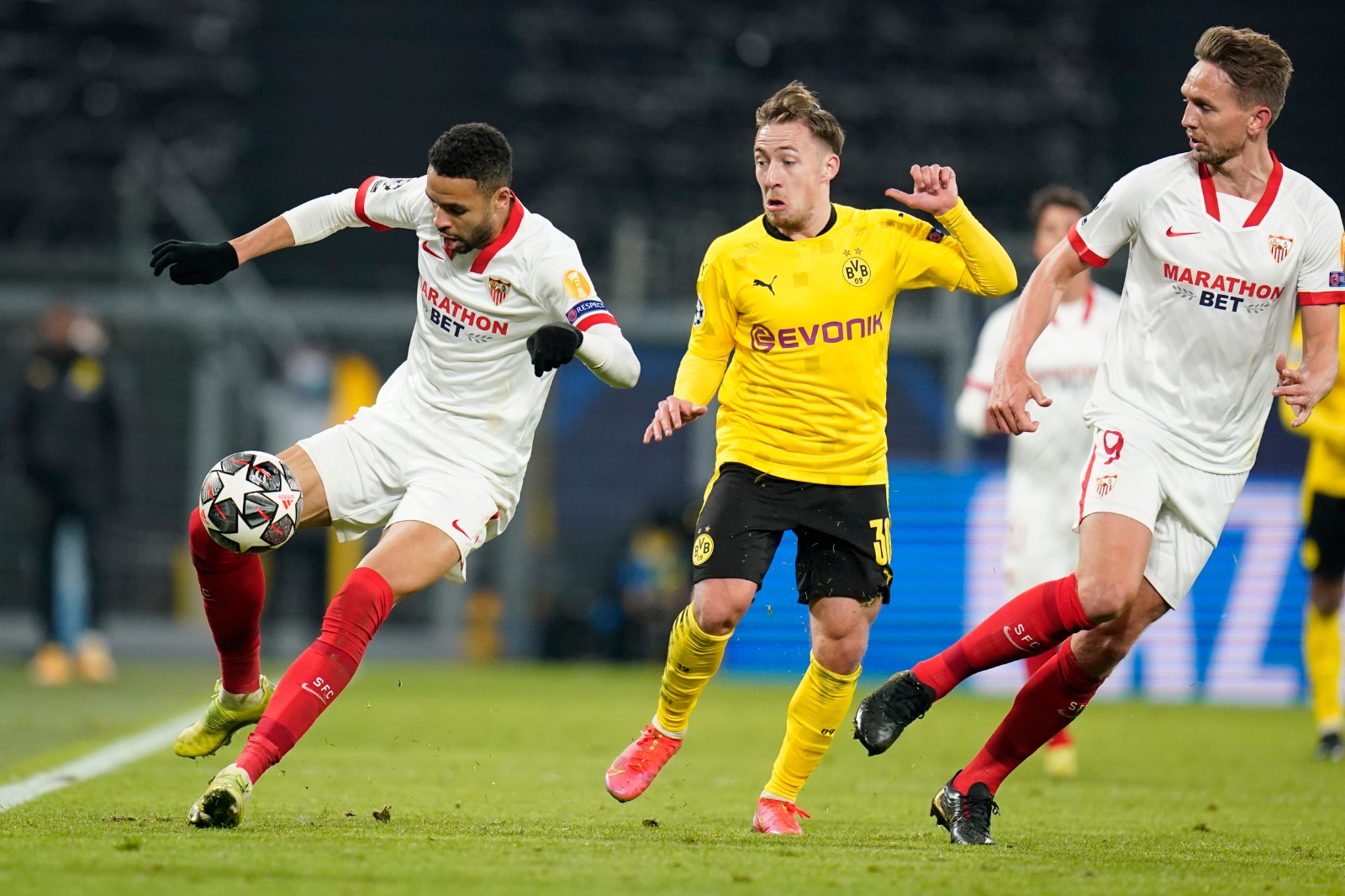 Sevilla FC's En-Nesyri against Borussia Dortmund
