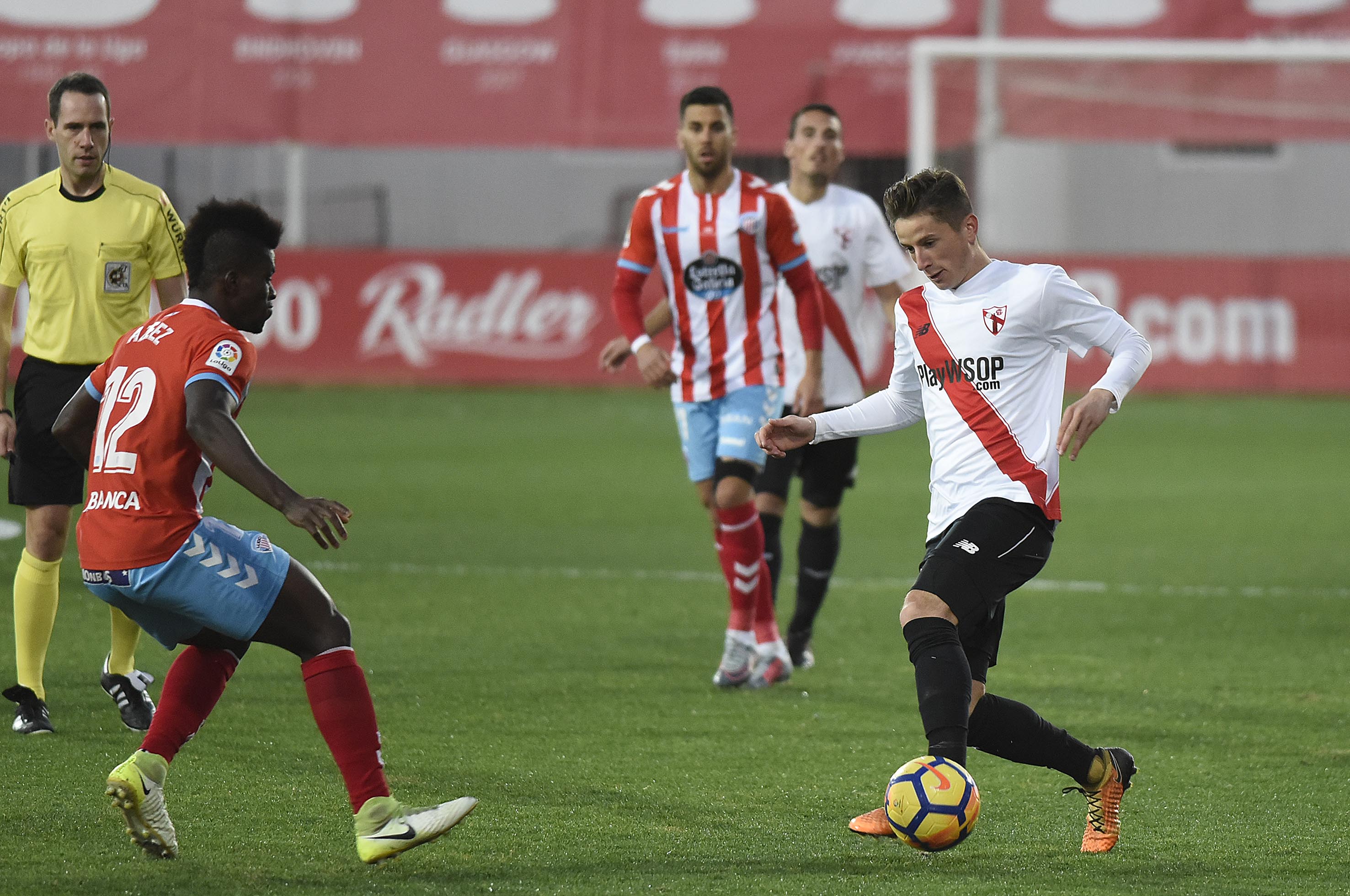 Olavide del Sevilla Atlético ante el CD Lugo