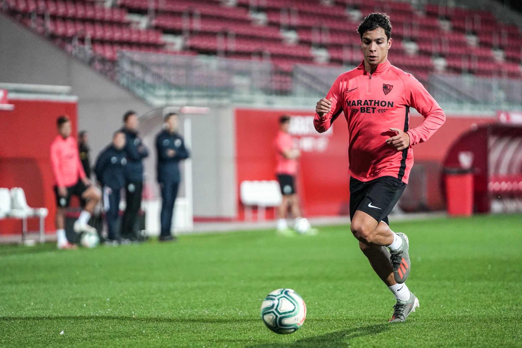 Óliver Torres en un entrenamiento del Sevilla FC