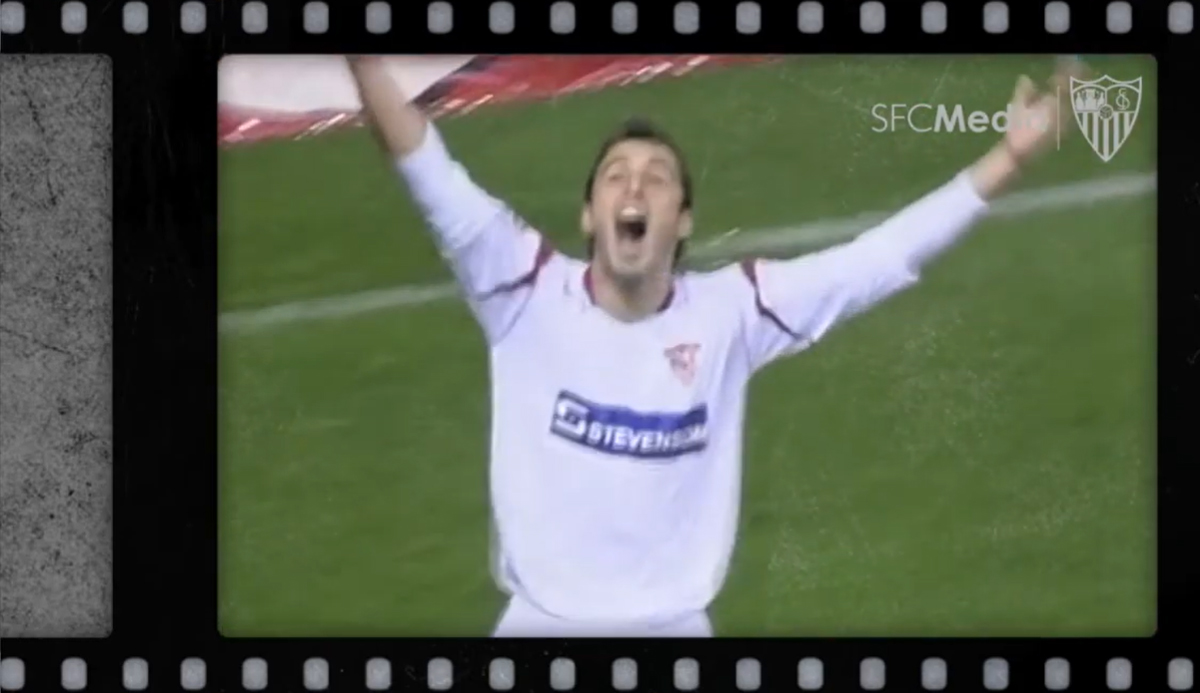 Antonio Puerta celebra su gol en el Vicente Calderón
