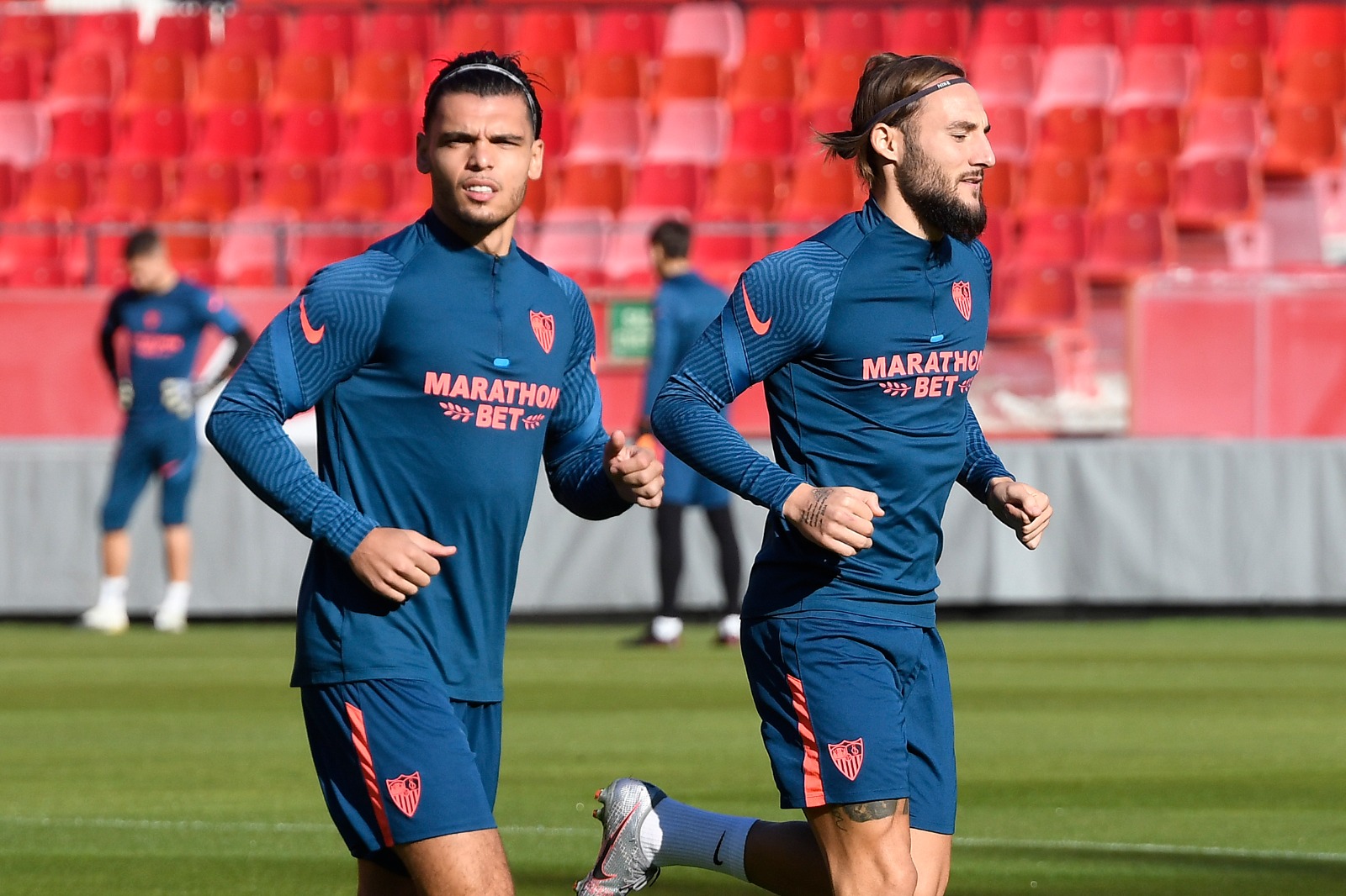Rekik y Gudelj en el entrenamiento del Sevilla FC