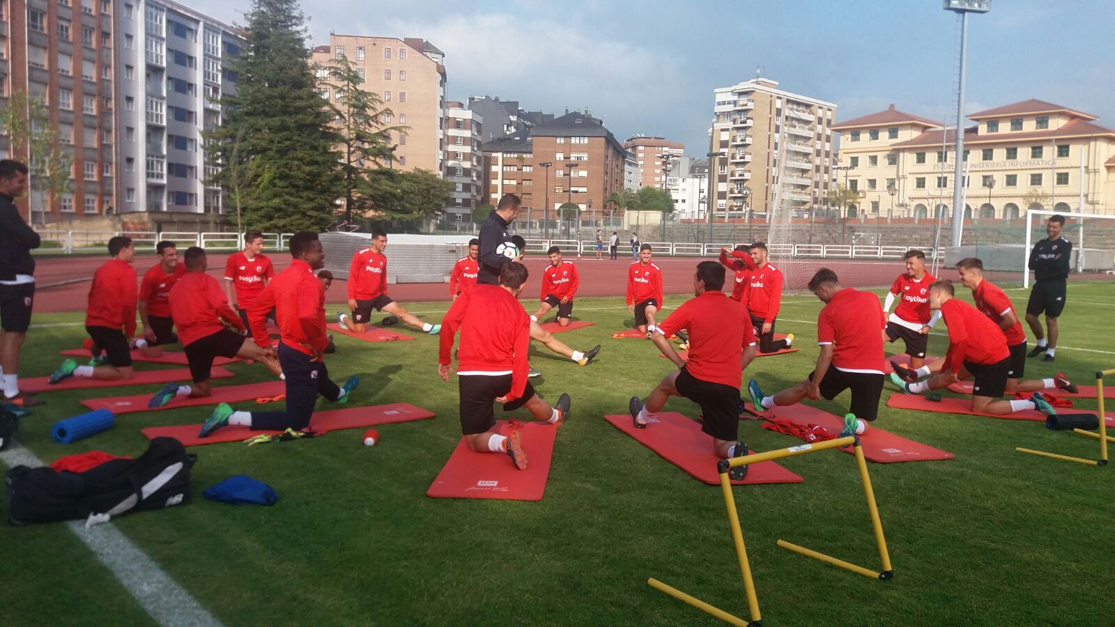 El Sevilla Atlético se ejercita en Oviedo