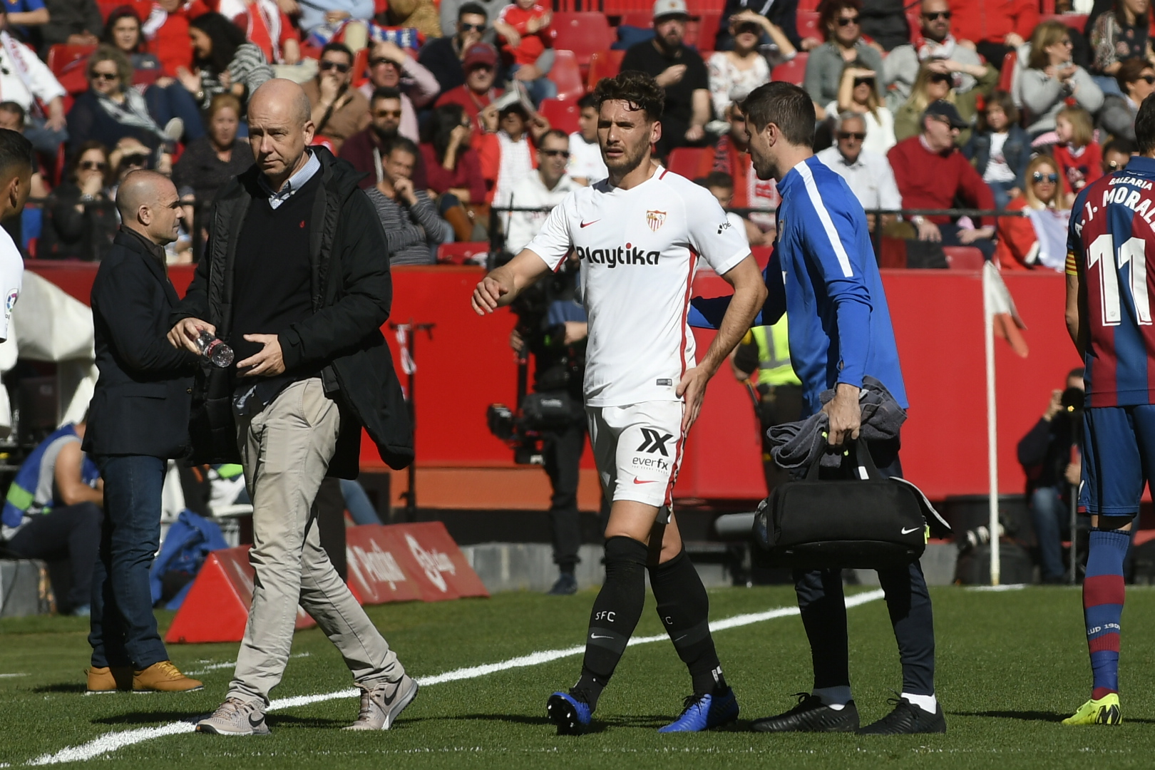 Sergi Gómez se retiró con molestias ante el Levante 