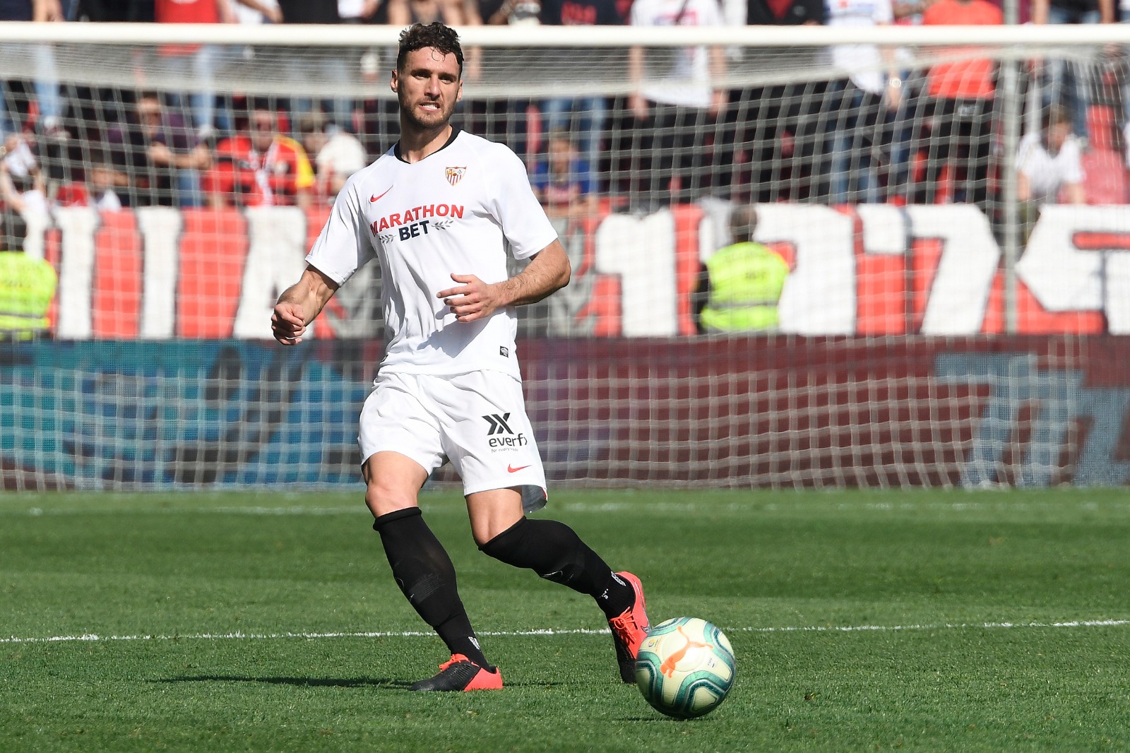 Sergi Gómez in action against Espanyol