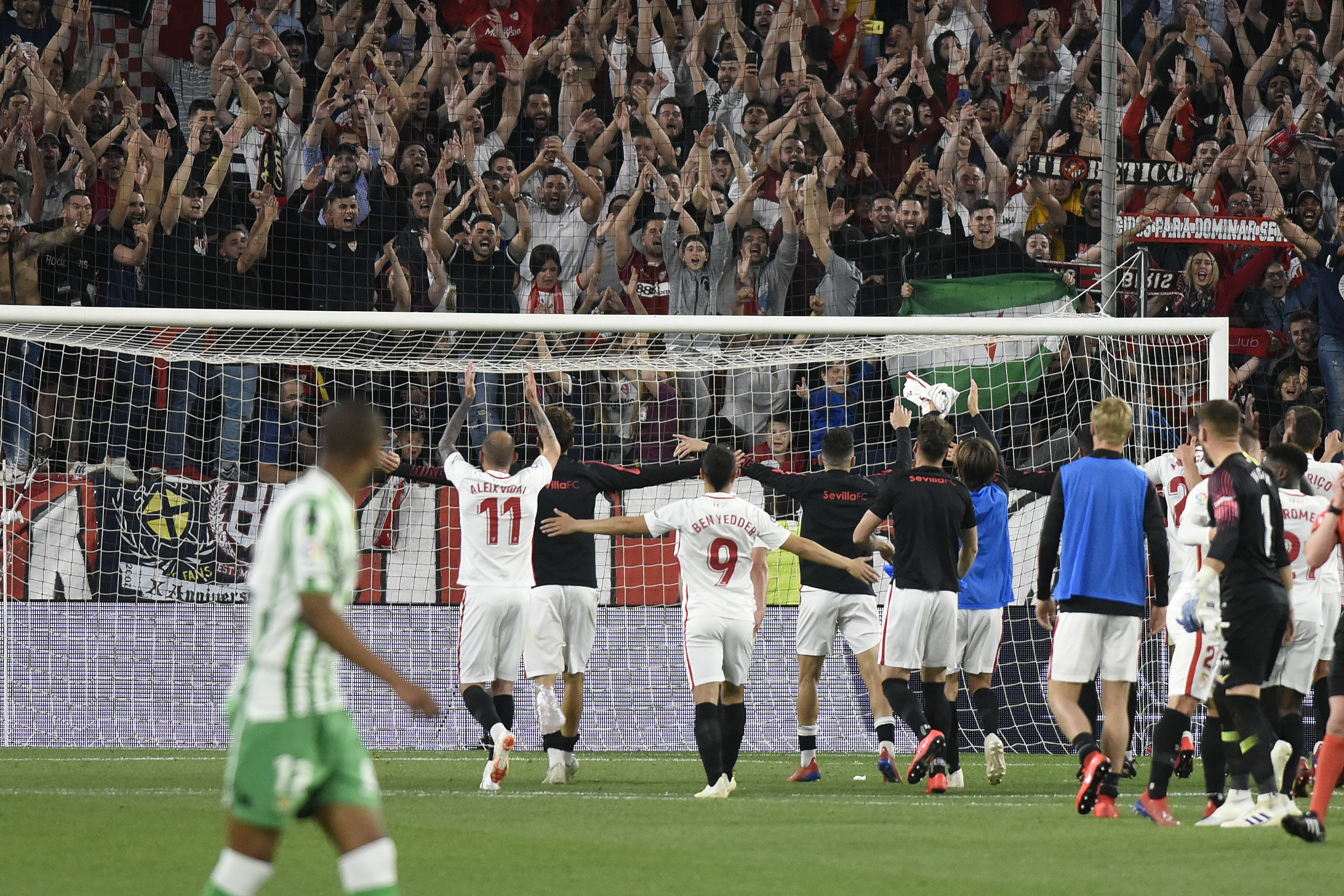 El Sevilla FC celebra la victoria ante el Real Betis