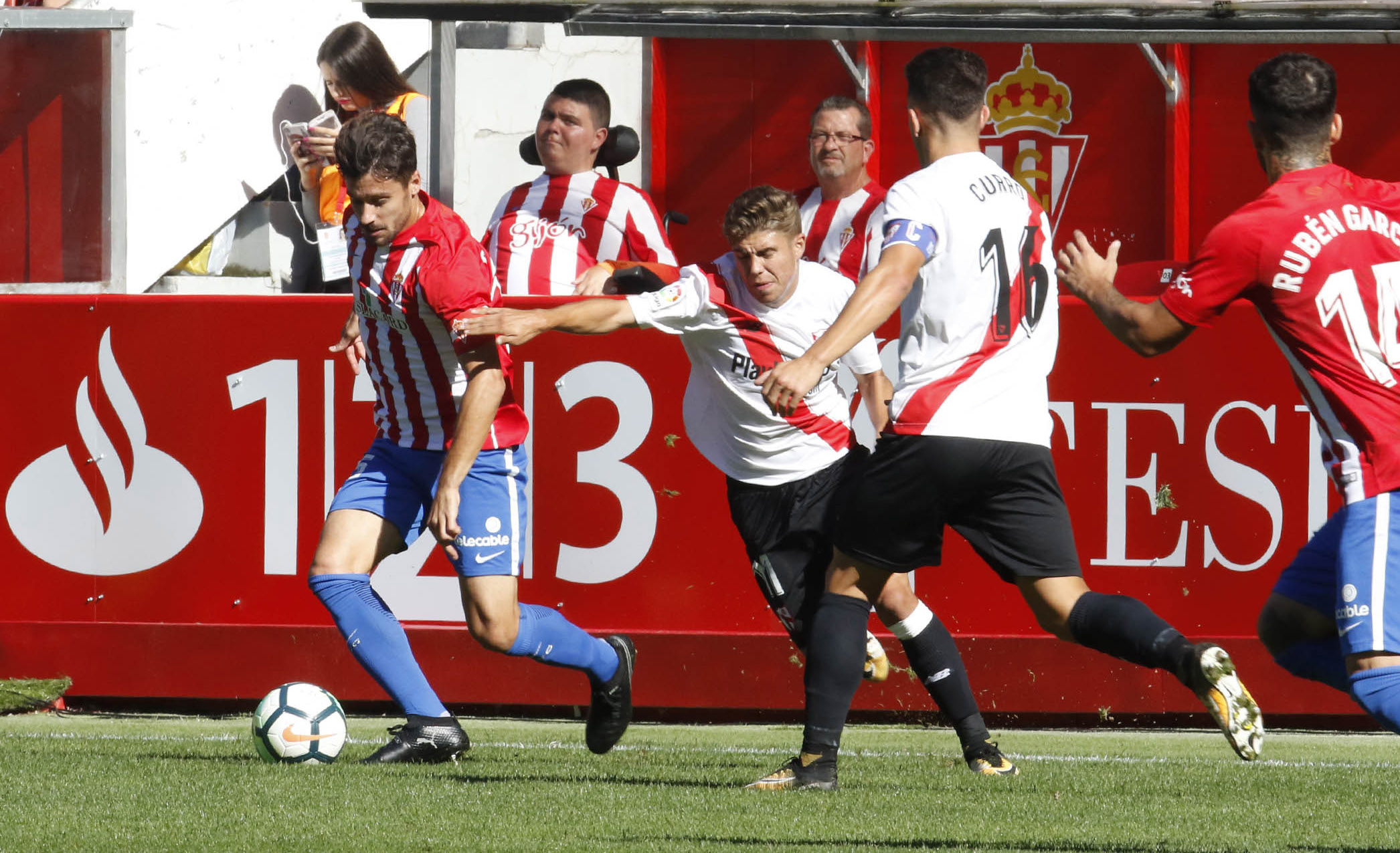 Partido entre el Real Sporting y el Sevilla Atlético