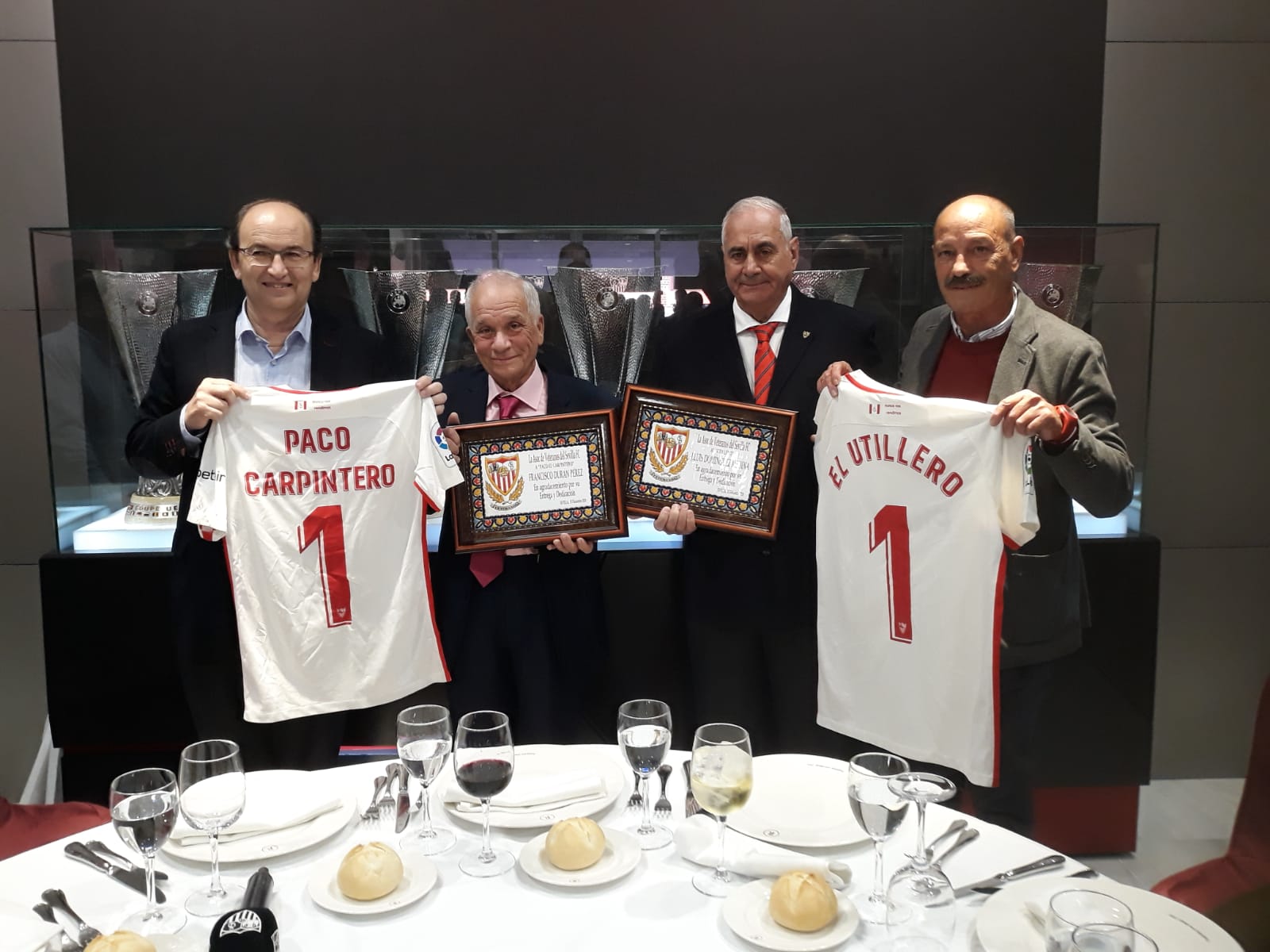 Castro preside el habitual almuerzo Navideño de los Veteranos del Sevilla FC