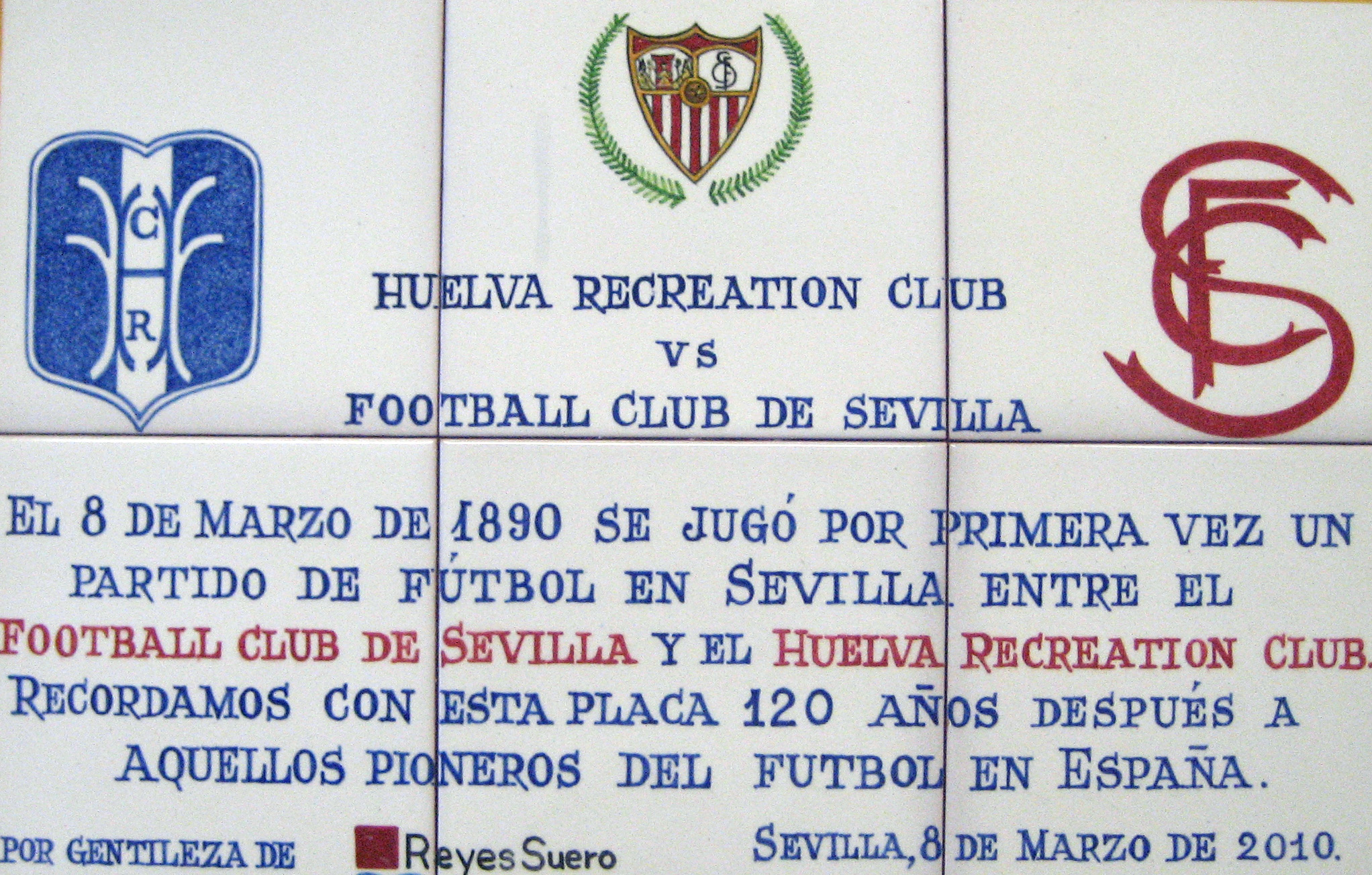 Azulejo rememorativo del primer partido de fútbol en España