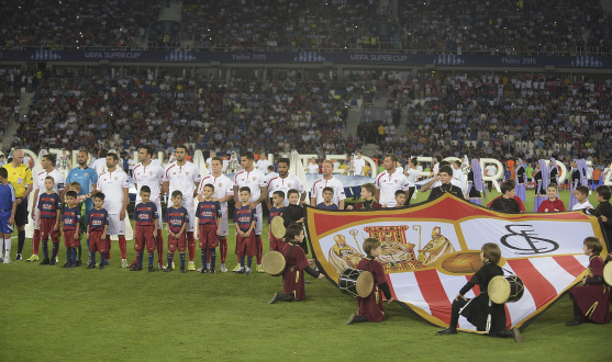 El Sevilla FC en los instantes previos a la final de la Supercopa