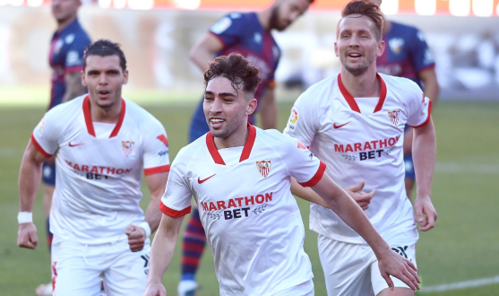 Munir celebrates his goal against SD Huesca