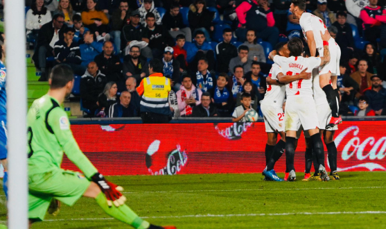 El Sevilla FC celebra la victoria cosechada en Getafe