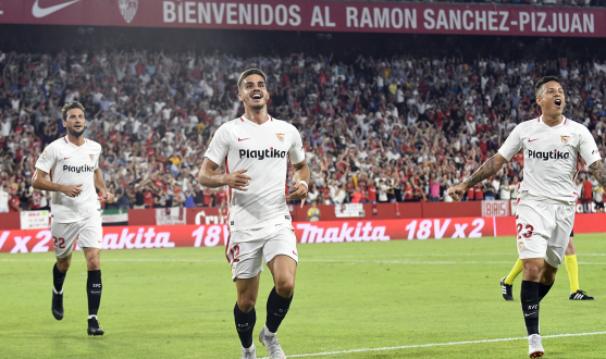 Sevilla FC celebrate a goal against Madrid 