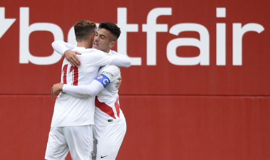 Curro y Javi Vázquez celebran el gol