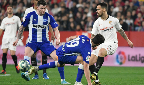Suso in action against Deportivo Alavés 