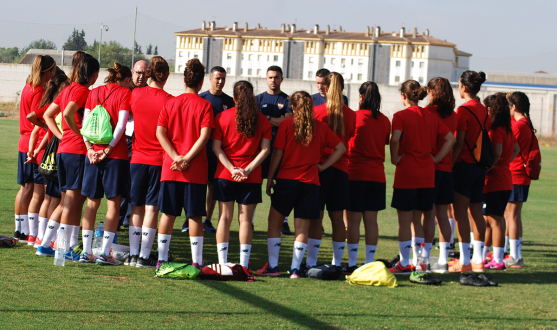 塞维利亚女足新项目的第一次训练
