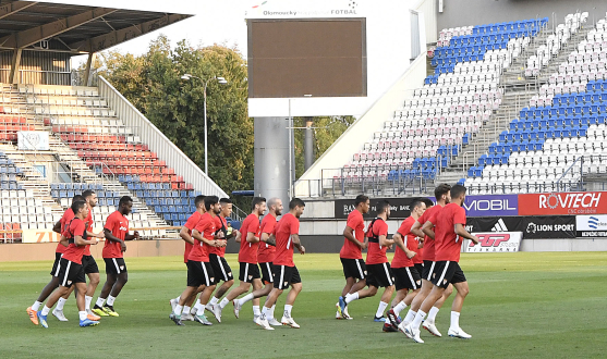 Entrenamiento del Sevilla FC en el Andrúv Stadion
