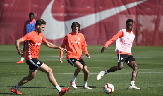 Sergi Gómez en el entrenamiento del Sevilla FC