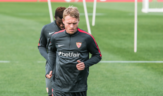 Kjaer del Sevilla FC en un entrenamiento
