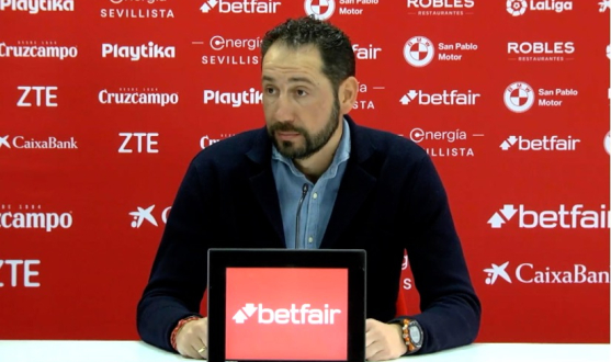 Pablo Machín en rueda de prensa analizando el encuentro liguero ante el Villarreal