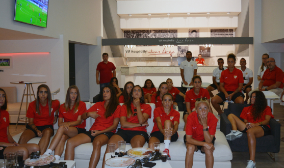 El primer equipo femenino al completo del Sevilla FC vivió la final del Mundial sub-20 desde el VIP Juan Arza del estadio Ramón Sánchez-Pizjuán