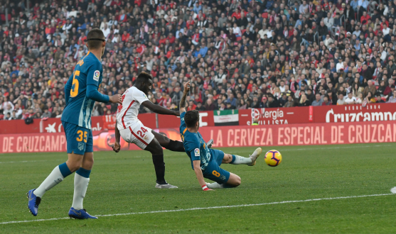 Gnagnon shoots against Atlético Madrid
