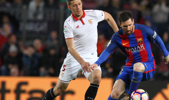 Lenglet against Messi in 16/17