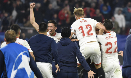 Lenglet, Geis and Vázquez celebrate a Sevilla FC Champions League goal